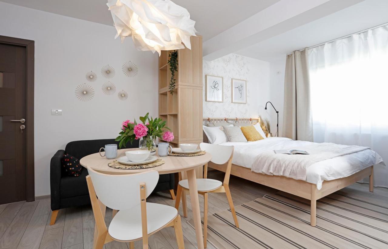New & Cozy Studio In Ghencea + Netflix Bukarest Exteriör bild