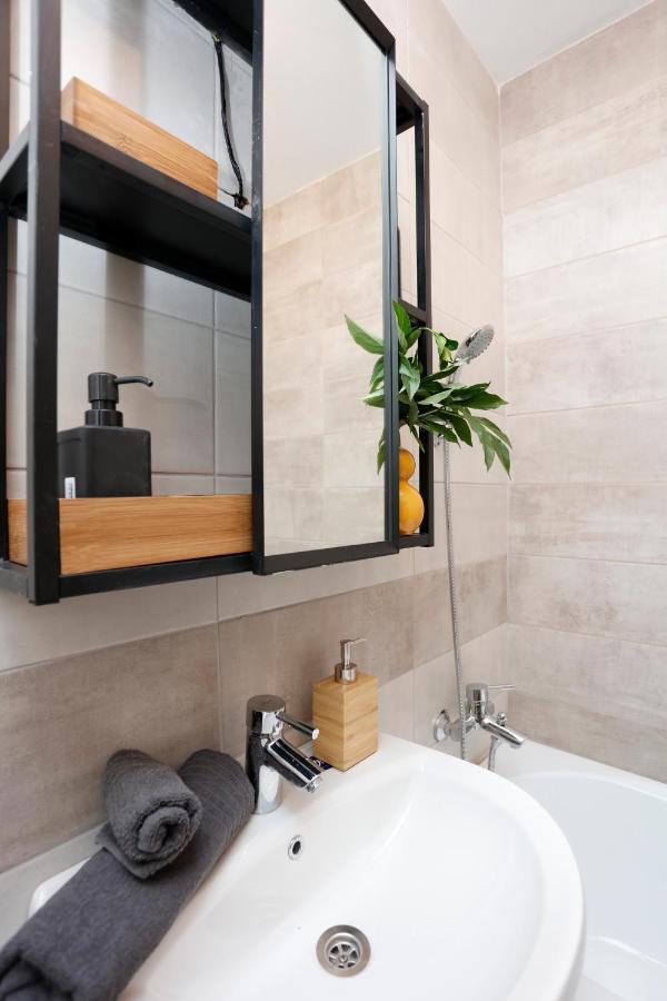 New & Cozy Studio In Ghencea + Netflix Bukarest Exteriör bild